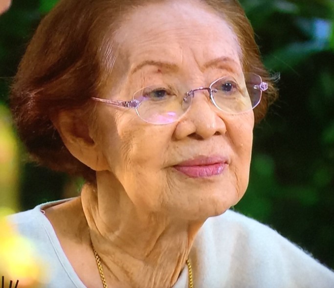 ชีวิ ตปัจจุบัน คุณยายบรรเจิด วัย 96 ปี - khobkhao